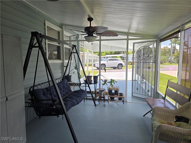 9 Moonstone CIR M9, Naples, FL 34112