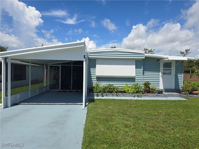 9 Moonstone CIR M9, Naples, FL 34112