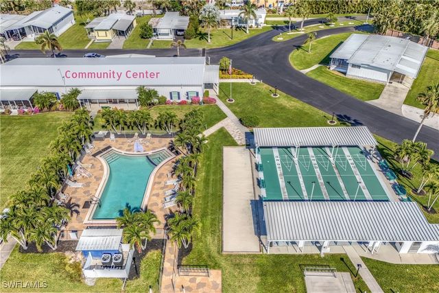 9 Moonstone CIR M9, Naples, FL 34112