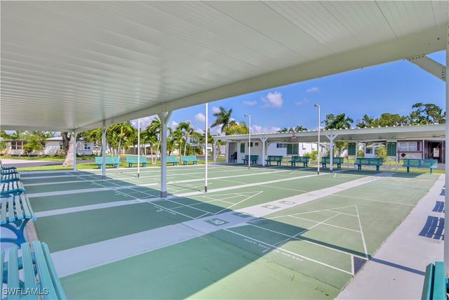 9 Moonstone CIR M9, Naples, FL 34112