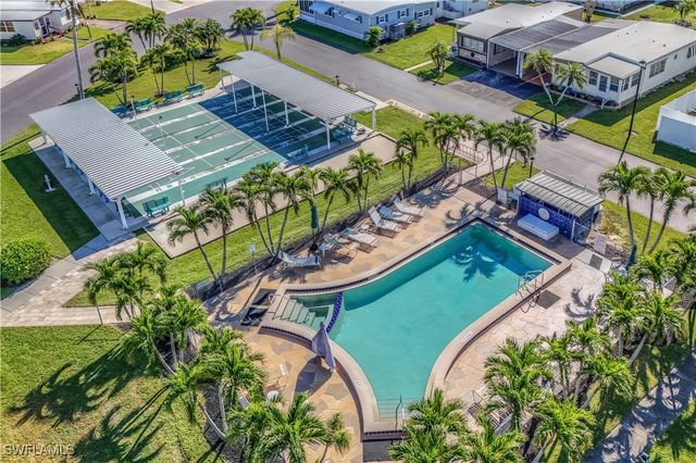 9 Moonstone CIR M9, Naples, FL 34112