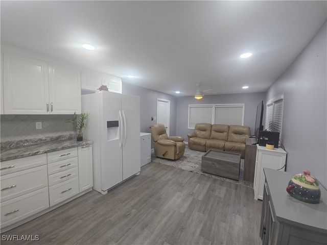 9 Moonstone CIR M9, Naples, FL 34112