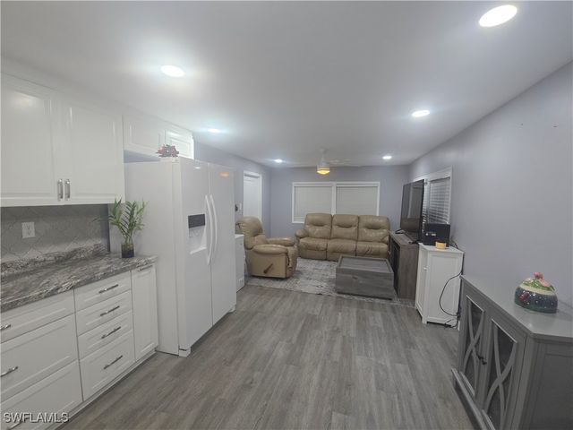 9 Moonstone CIR M9, Naples, FL 34112