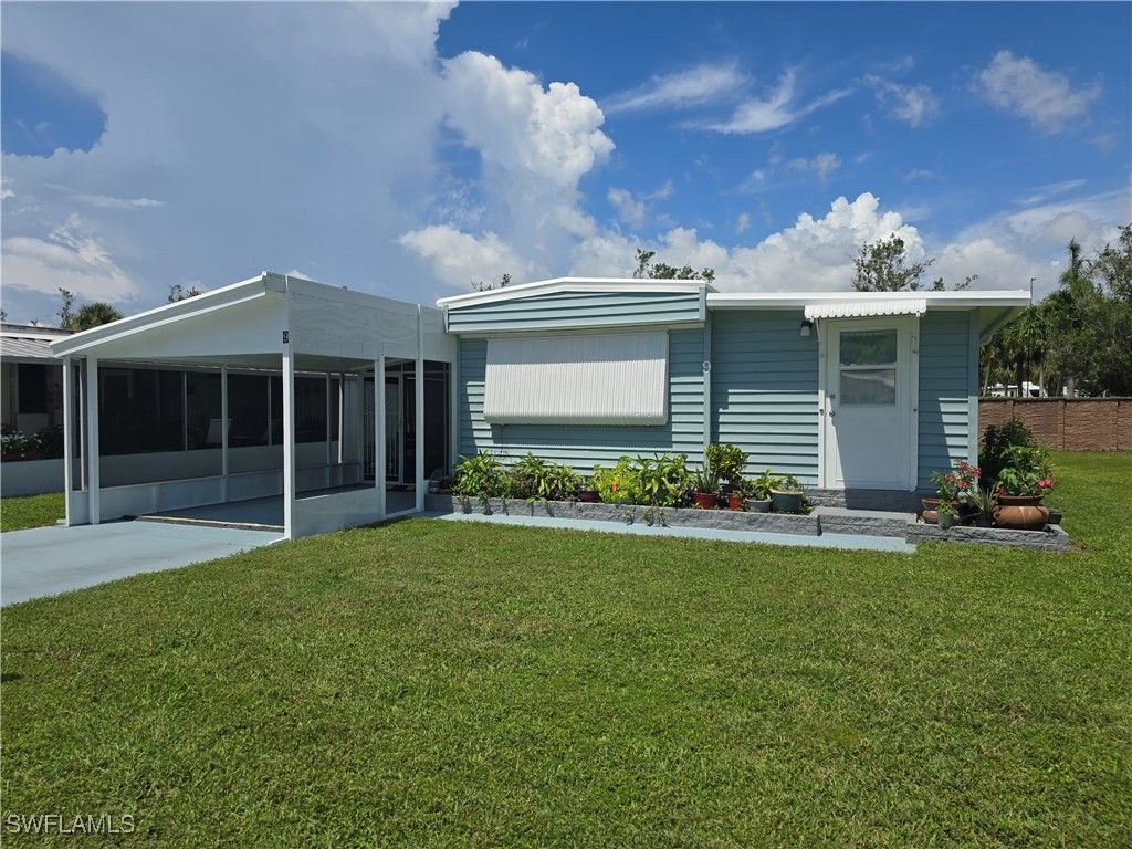 9 Moonstone CIR M9, Naples, FL 34112