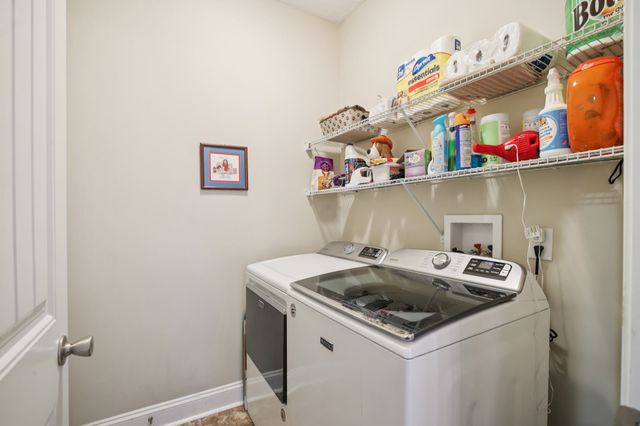 1082 N McMahan Dr, Gallatin, TN 37066