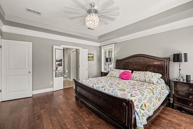 1082 N McMahan Dr, Gallatin, TN 37066