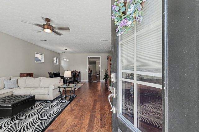 1082 N McMahan Dr, Gallatin, TN 37066