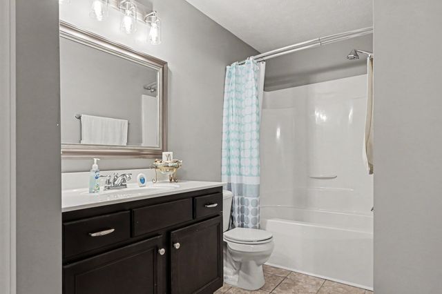 1082 N McMahan Dr, Gallatin, TN 37066