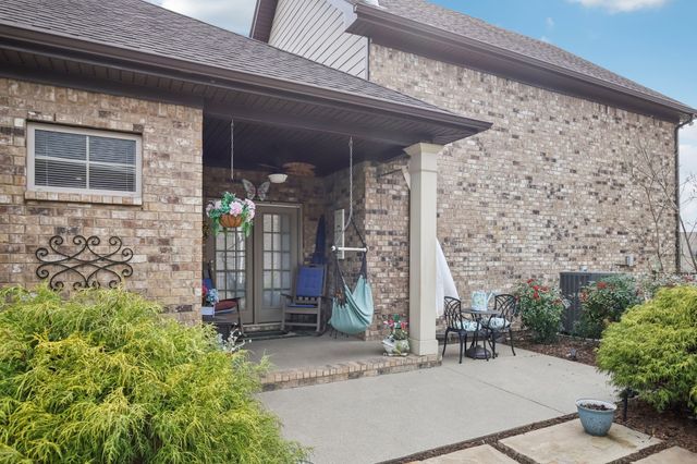 1082 N McMahan Dr, Gallatin, TN 37066