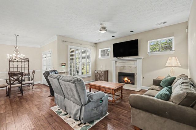 1082 N McMahan Dr, Gallatin, TN 37066