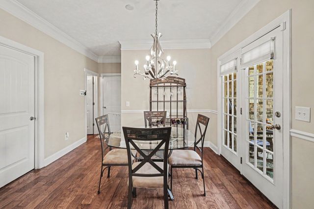 1082 N McMahan Dr, Gallatin, TN 37066