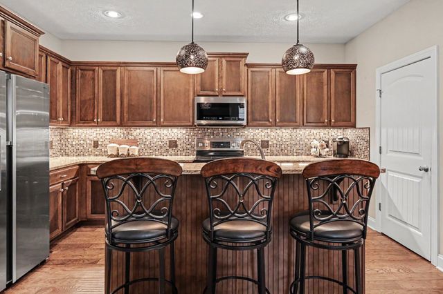 1082 N McMahan Dr, Gallatin, TN 37066