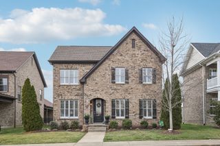 1082 N McMahan Dr, Gallatin, TN 37066