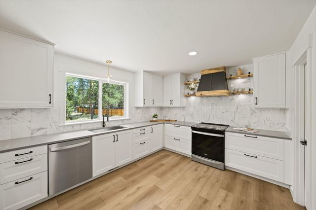 15955 Mountain View Lane, La Pine, OR 97739