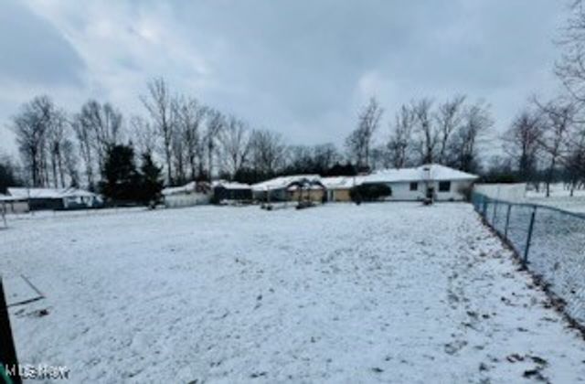 2675 Seifert Lewis Road, Hubbard, OH 44425