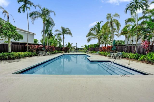 4737 Grapevine Way, Davie, FL 33331