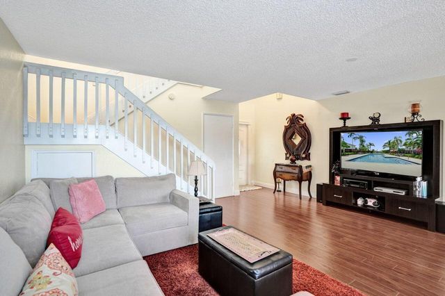 4737 Grapevine Way, Davie, FL 33331