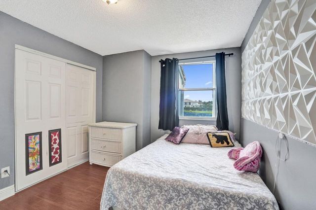 4737 Grapevine Way, Davie, FL 33331
