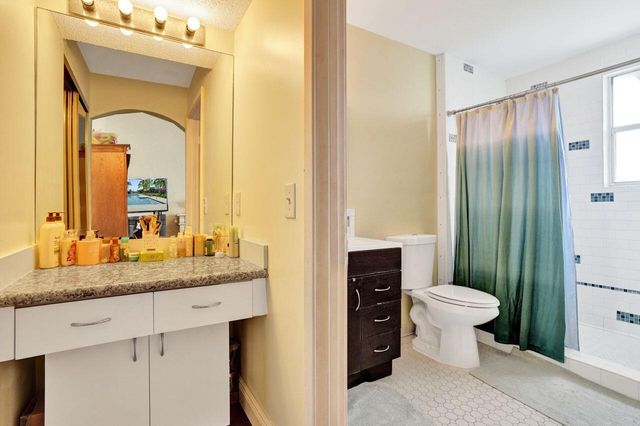 4737 Grapevine Way, Davie, FL 33331
