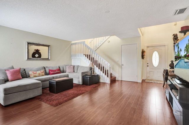 4737 Grapevine Way, Davie, FL 33331