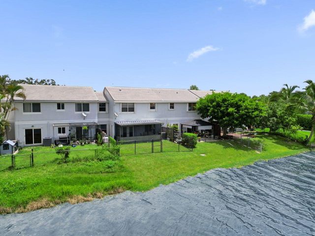 4737 Grapevine Way, Davie, FL 33331