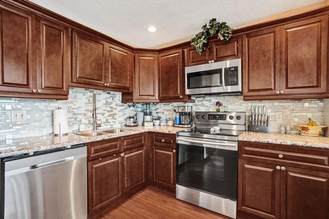 4737 Grapevine Way, Davie, FL 33331