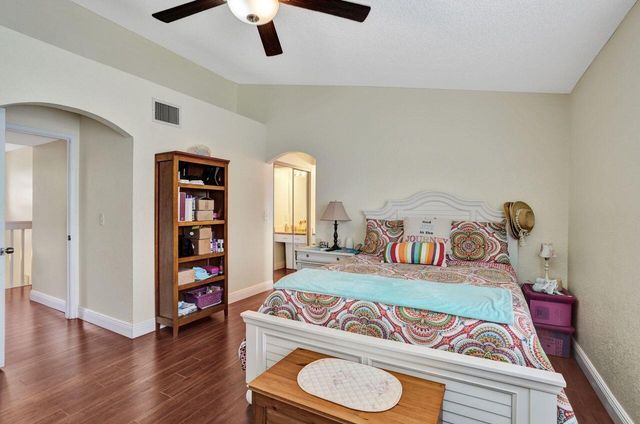 4737 Grapevine Way, Davie, FL 33331