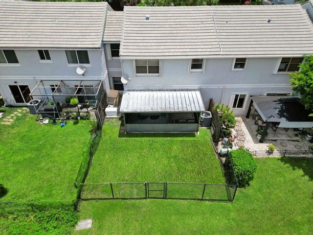 4737 Grapevine Way, Davie, FL 33331