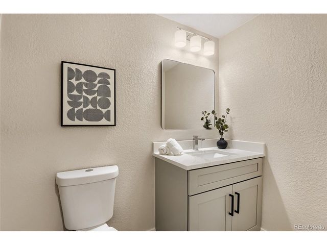 3158 S Dayton Ct, Denver, CO 80231