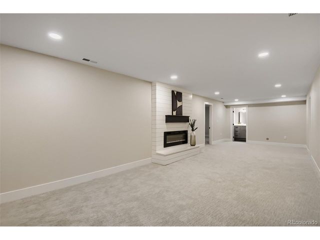 3158 S Dayton Ct, Denver, CO 80231