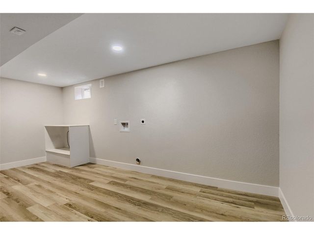 3158 S Dayton Ct, Denver, CO 80231