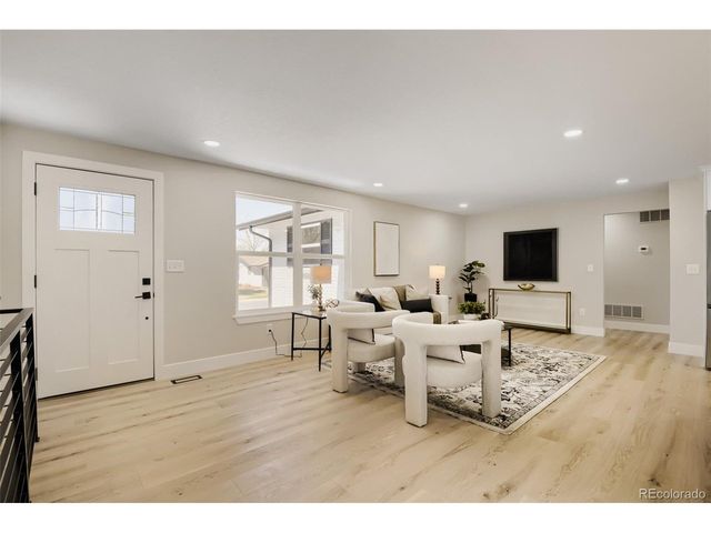 3158 S Dayton Ct, Denver, CO 80231