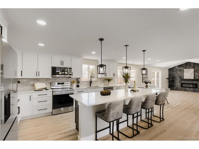 3158 S Dayton Ct, Denver, CO 80231