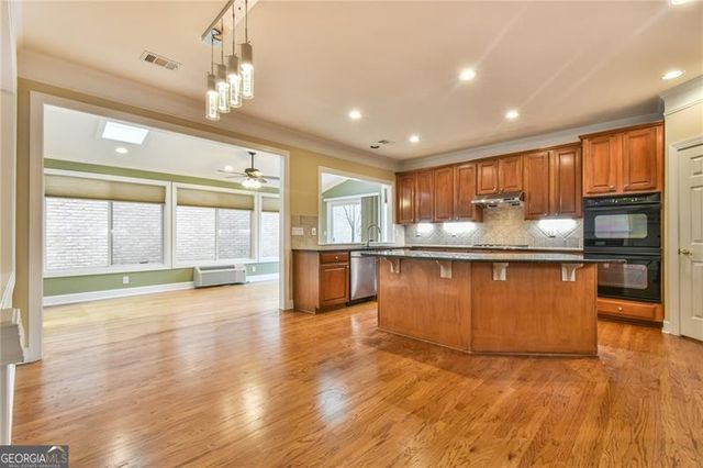 5155 Harbury Lane, Suwanee, GA 30024