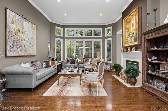 7398 Autumn Hill Drive, West Bloomfield, MI 48323