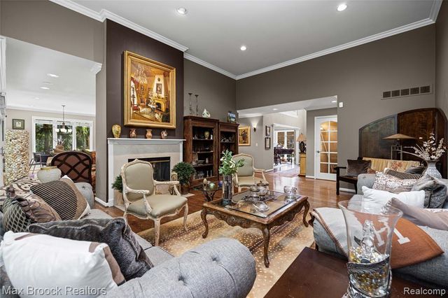 7398 Autumn Hill Drive, West Bloomfield, MI 48323