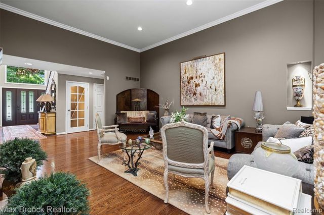 7398 Autumn Hill Drive, West Bloomfield, MI 48323