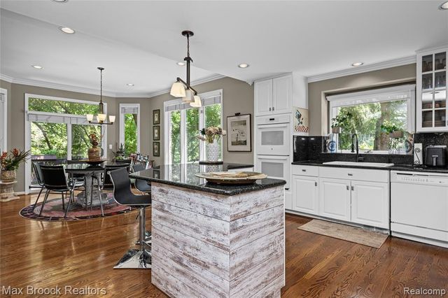 7398 Autumn Hill Drive, West Bloomfield, MI 48323