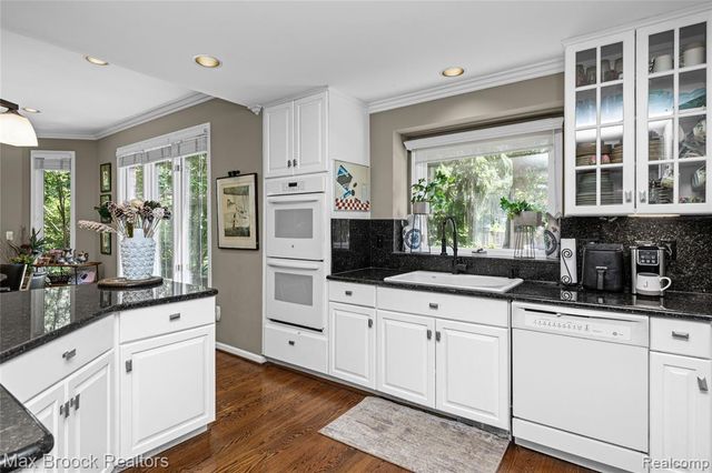 7398 Autumn Hill Drive, West Bloomfield, MI 48323