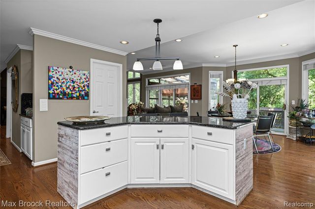 7398 Autumn Hill Drive, West Bloomfield, MI 48323