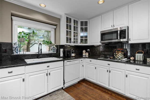 7398 Autumn Hill Drive, West Bloomfield, MI 48323