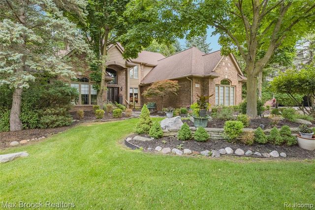 7398 Autumn Hill Drive, West Bloomfield, MI 48323