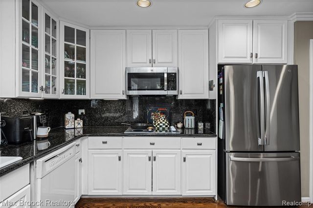 7398 Autumn Hill Drive, West Bloomfield, MI 48323