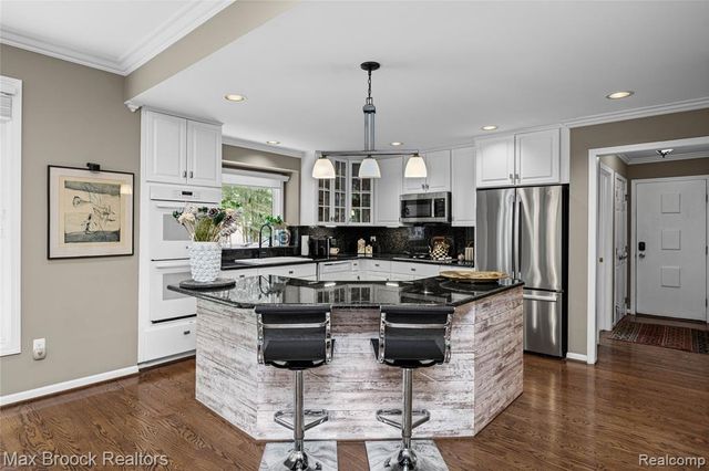7398 Autumn Hill Drive, West Bloomfield, MI 48323