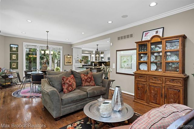 7398 Autumn Hill Drive, West Bloomfield, MI 48323