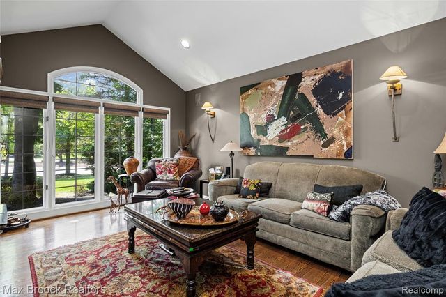 7398 Autumn Hill Drive, West Bloomfield, MI 48323