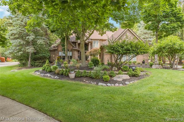 7398 Autumn Hill Drive, West Bloomfield, MI 48323