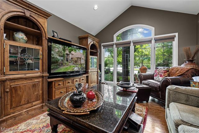 7398 Autumn Hill Drive, West Bloomfield, MI 48323