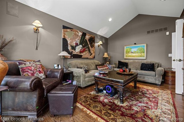 7398 Autumn Hill Drive, West Bloomfield, MI 48323