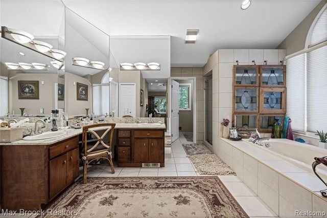 7398 Autumn Hill Drive, West Bloomfield, MI 48323